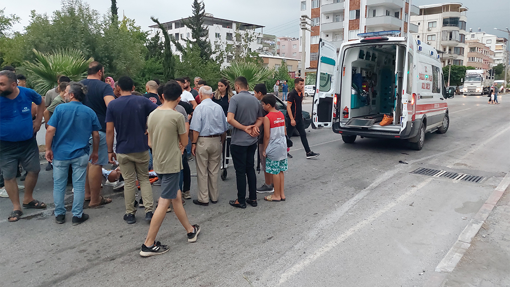 Otomobille çarpışan elektrikli bisikletin sürücüsü yaralandı Özyurt